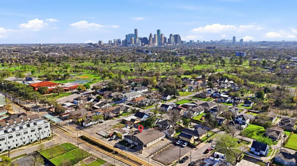 3911 Fulton Street Houston, TX 77009