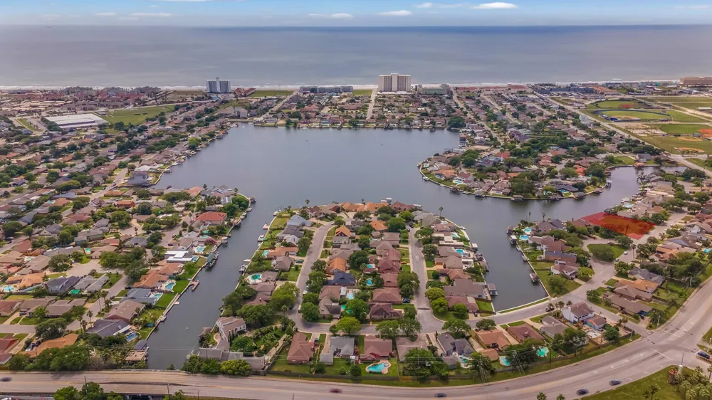 22 Lakeview Drive Galveston, TX 77551