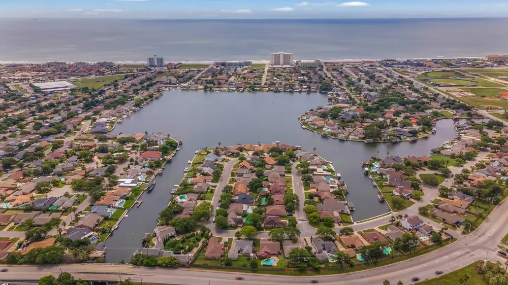 22 Lakeview Drive Galveston, TX 77551