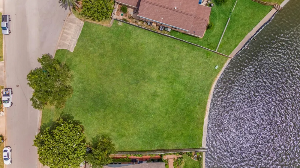 22 Lakeview Drive Galveston, TX 77551