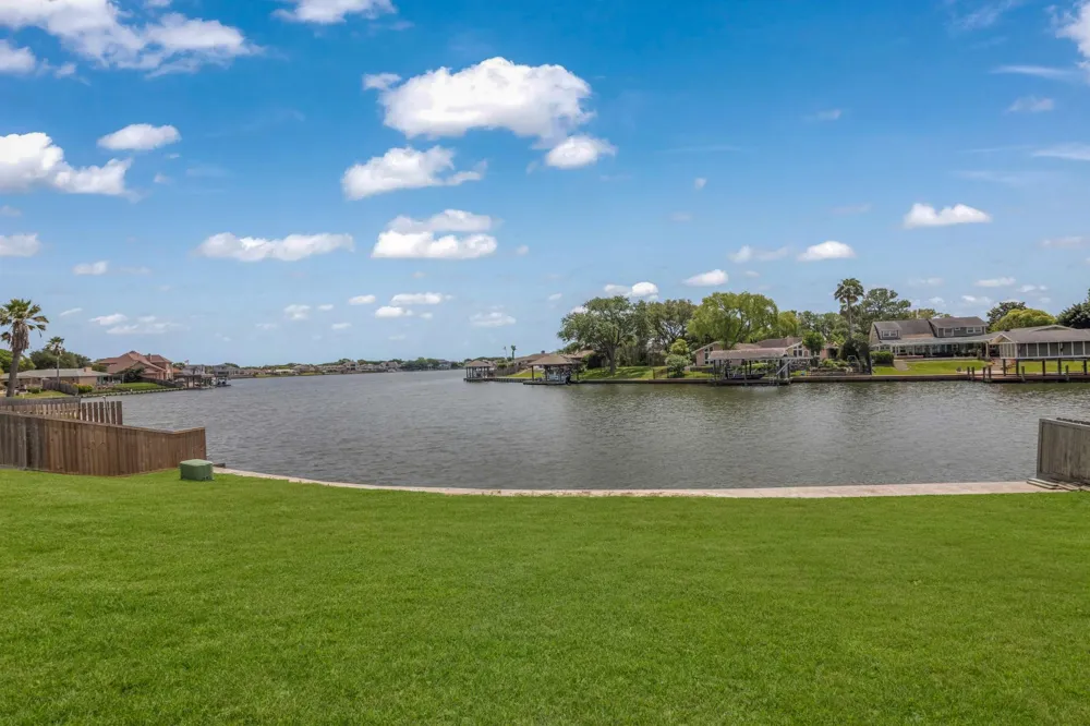 22 Lakeview Drive Galveston, TX 77551