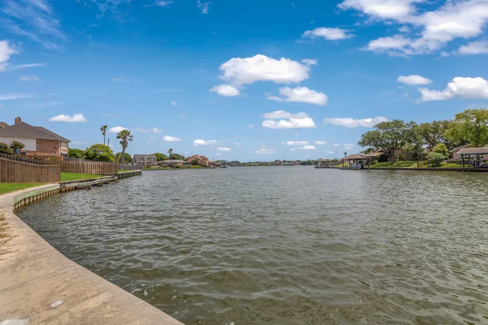 22 Lakeview Drive Galveston, TX 77551