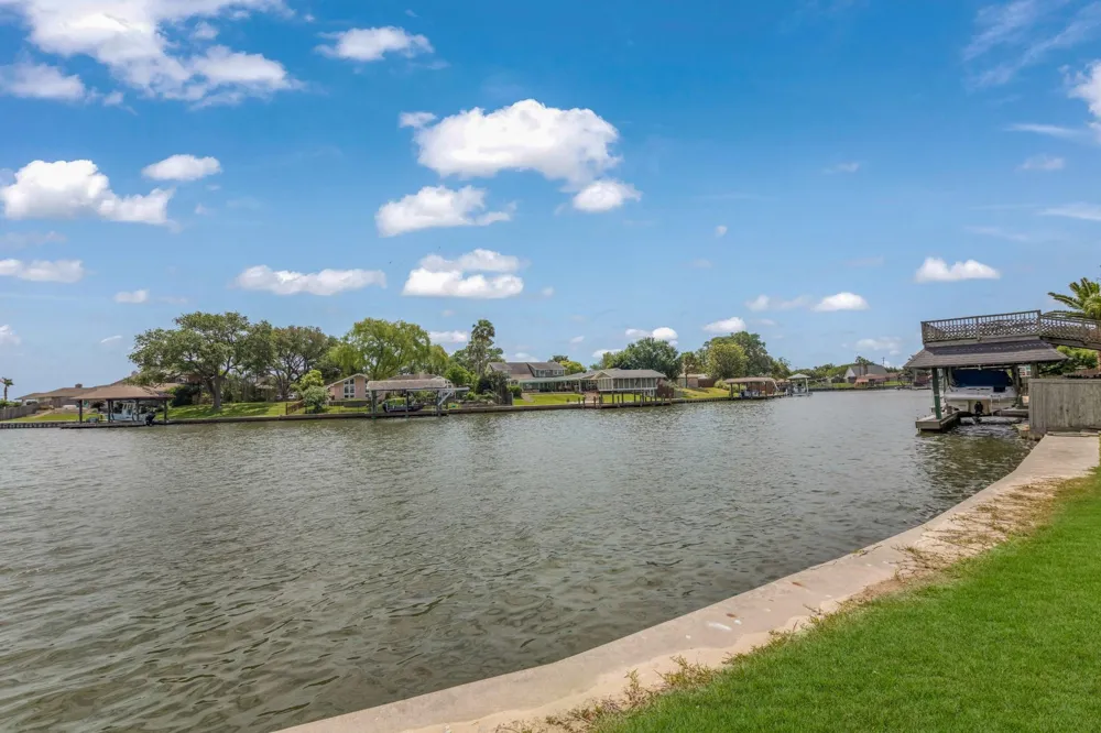 22 Lakeview Drive Galveston, TX 77551