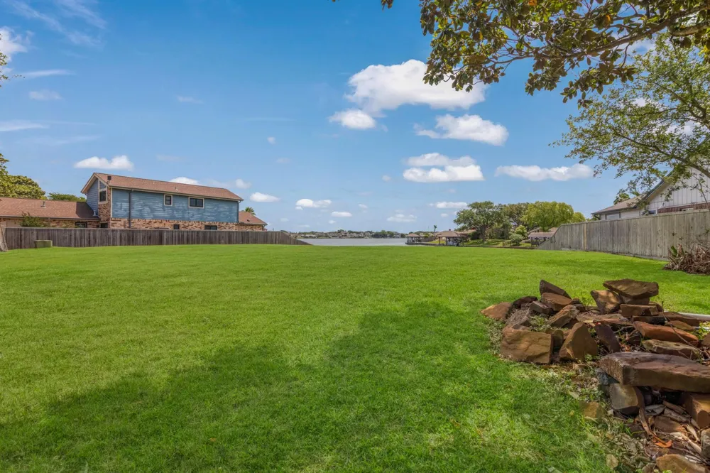 22 Lakeview Drive Galveston, TX 77551