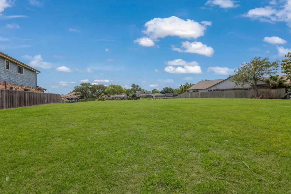 22 Lakeview Drive Galveston, TX 77551
