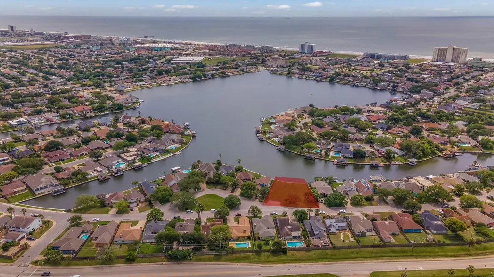 22 Lakeview Drive Galveston, TX 77551