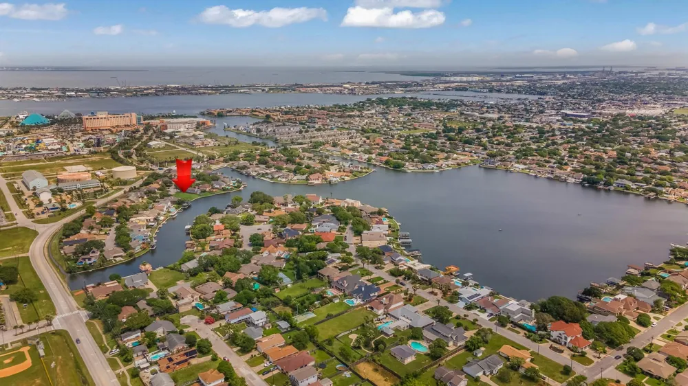 22 Lakeview Drive Galveston, TX 77551