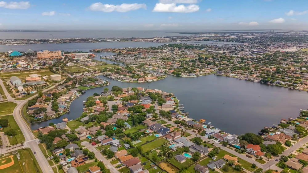 22 Lakeview Drive Galveston, TX 77551