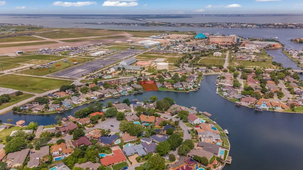 22 Lakeview Drive Galveston, TX 77551