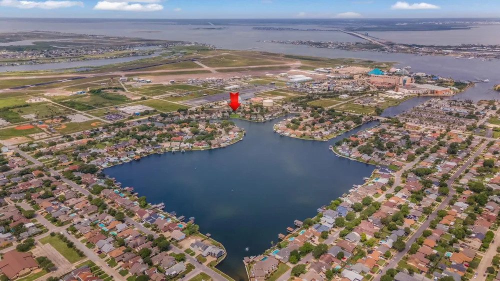 22 Lakeview Drive Galveston, TX 77551