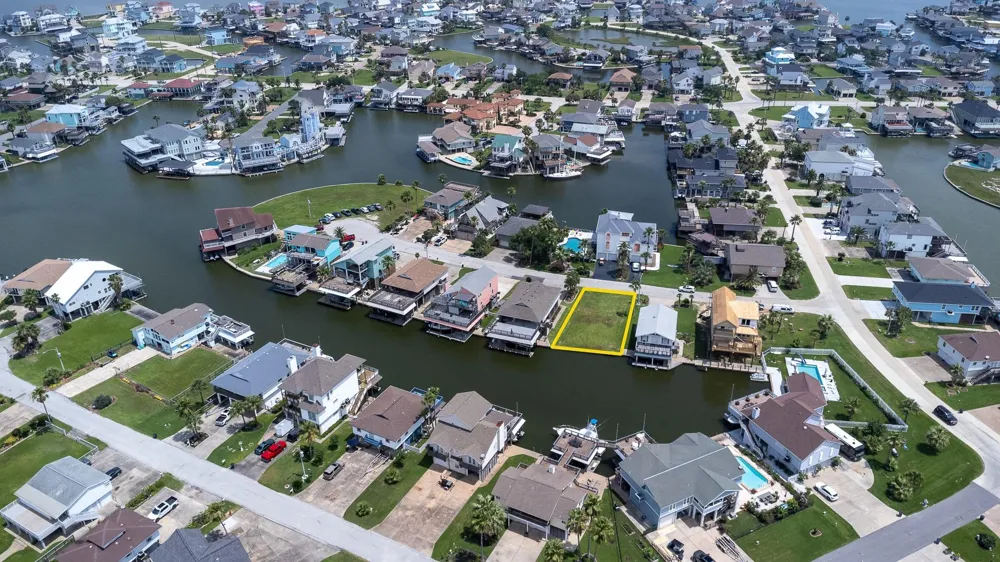 46 Bamboo Road Tiki Island, TX 77554