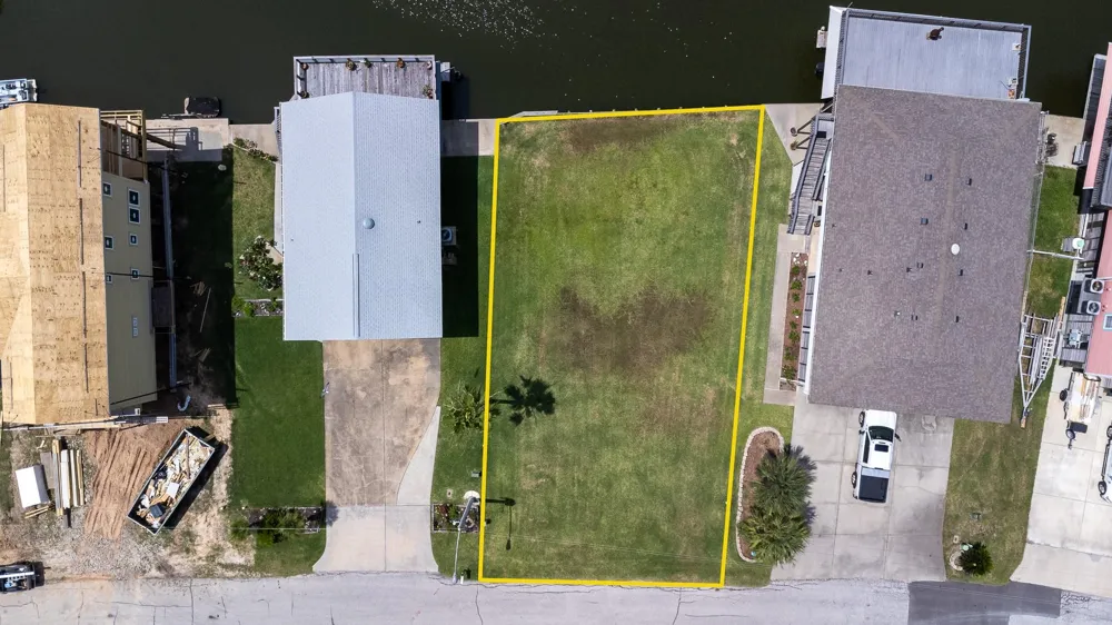 46 Bamboo Road Tiki Island, TX 77554