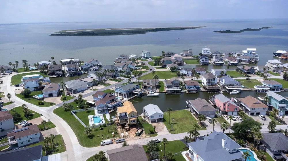 46 Bamboo Road Tiki Island, TX 77554