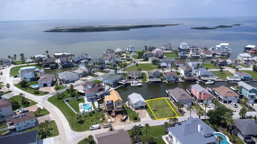 46 Bamboo Road Tiki Island, TX 77554