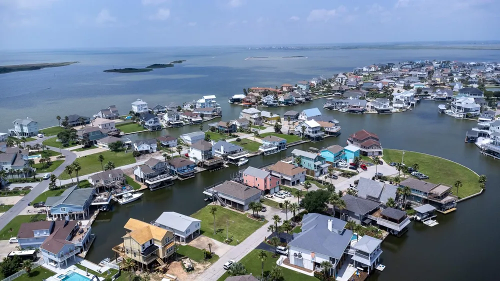 46 Bamboo Road Tiki Island, TX 77554