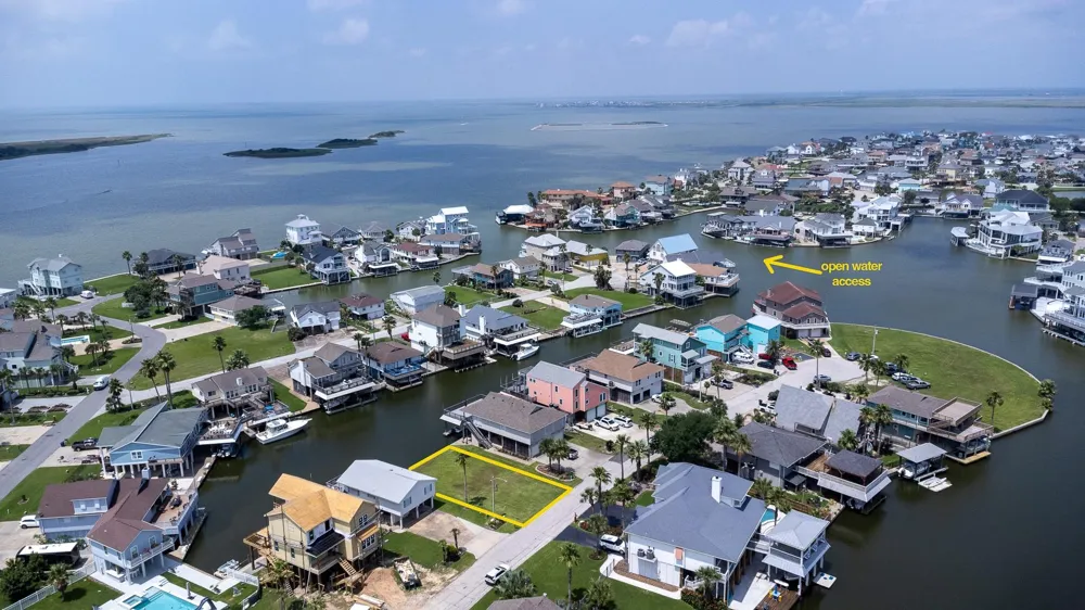 46 Bamboo Road Tiki Island, TX 77554