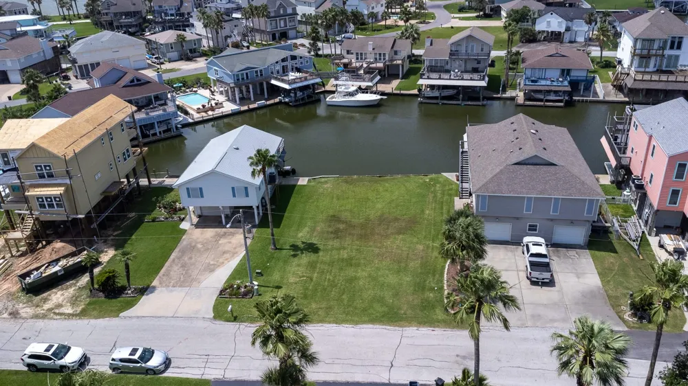 46 Bamboo Road Tiki Island, TX 77554