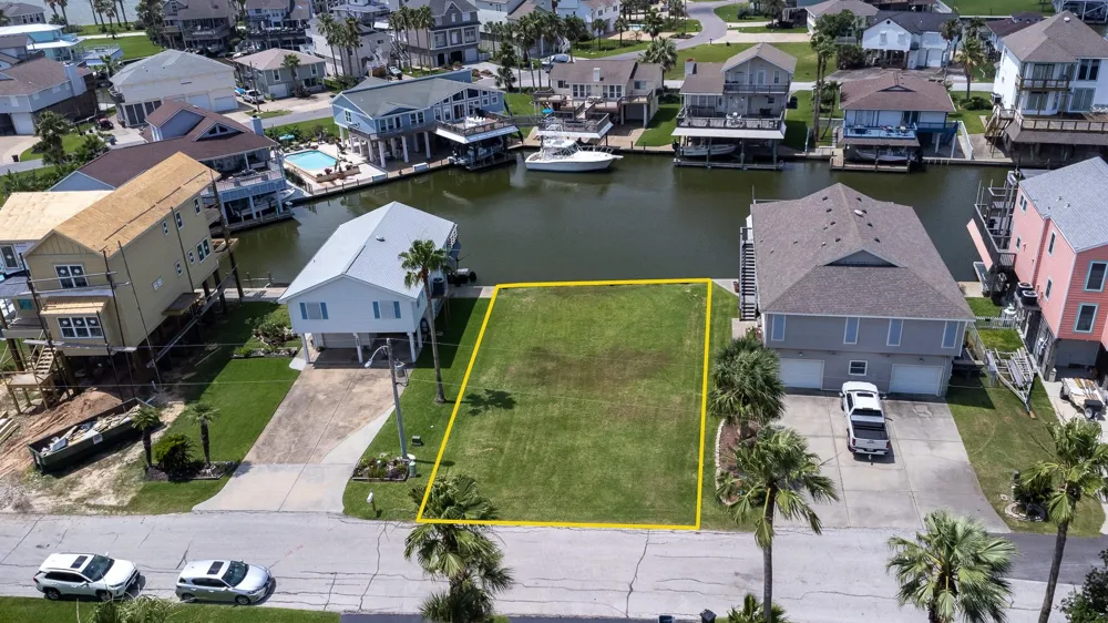 46 Bamboo Road Tiki Island, TX 77554