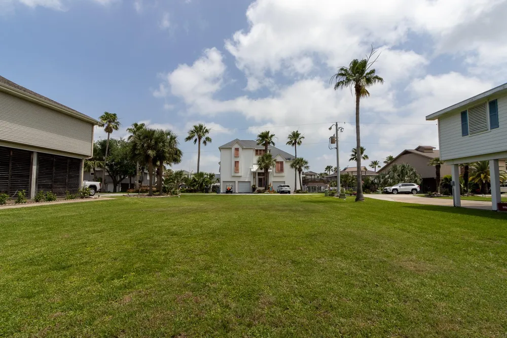46 Bamboo Road Tiki Island, TX 77554