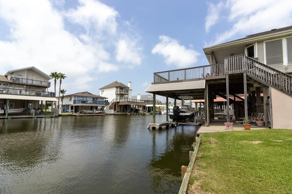 46 Bamboo Road Tiki Island, TX 77554