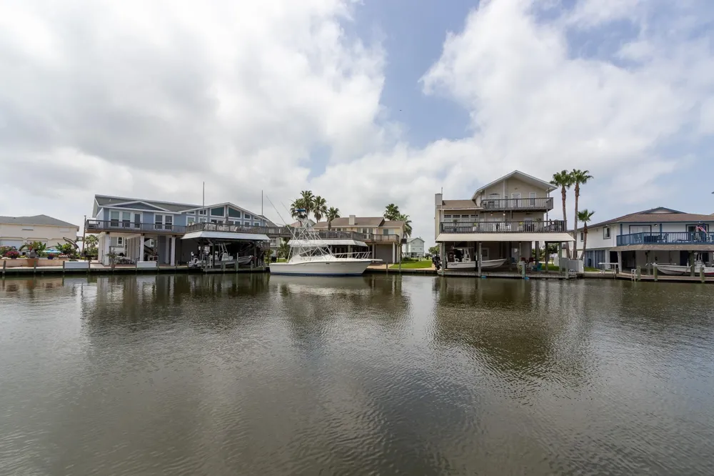 46 Bamboo Road Tiki Island, TX 77554