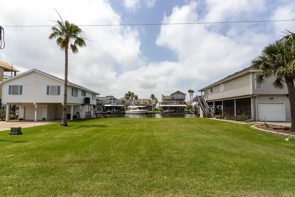 46 Bamboo Road Tiki Island, TX 77554