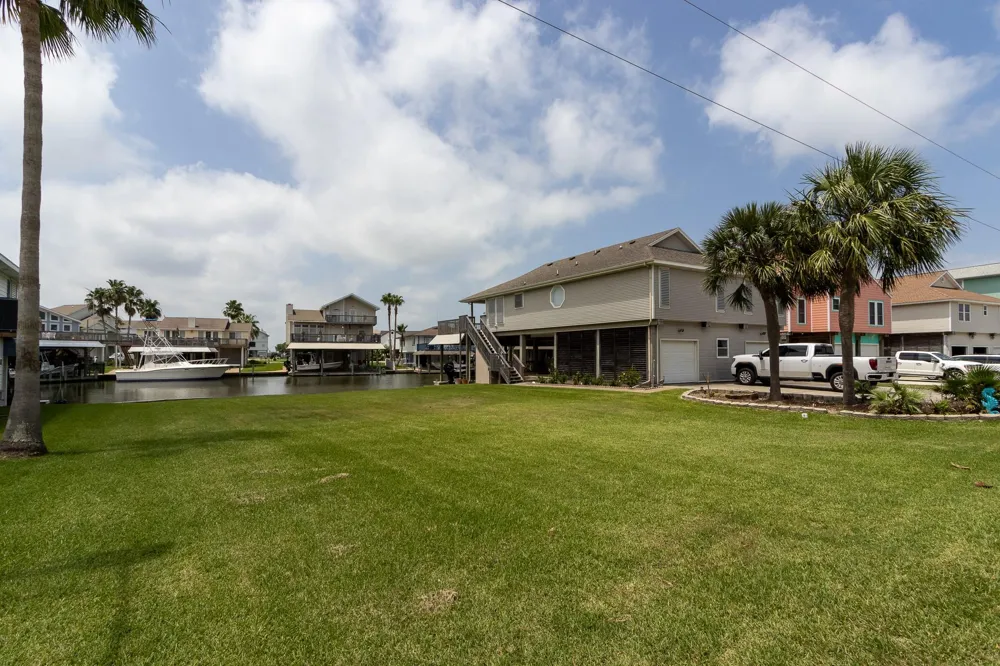 46 Bamboo Road Tiki Island, TX 77554