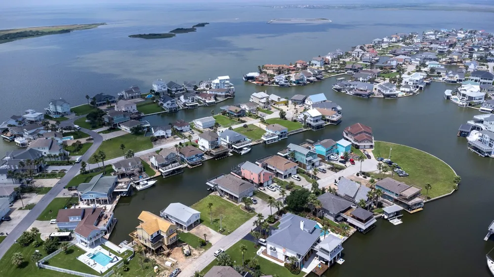 46 Bamboo Road Tiki Island, TX 77554