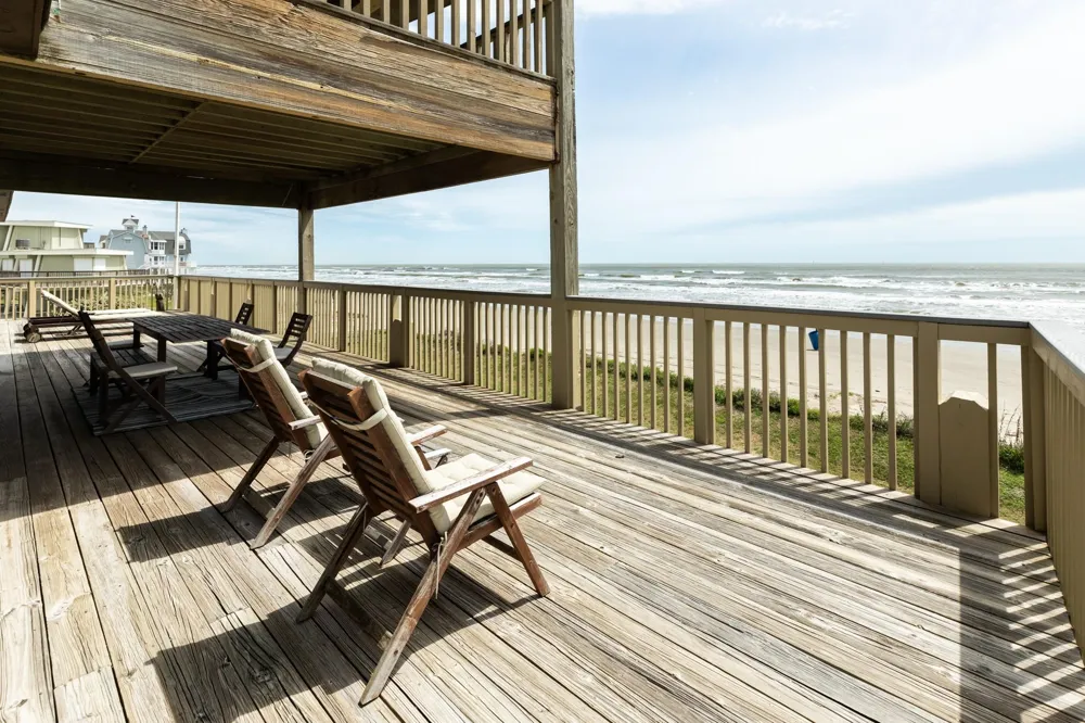 4223 Long Tom Court Galveston, TX 77554