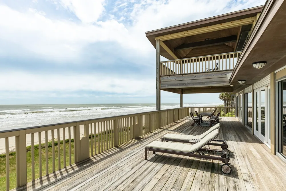 4223 Long Tom Court Galveston, TX 77554