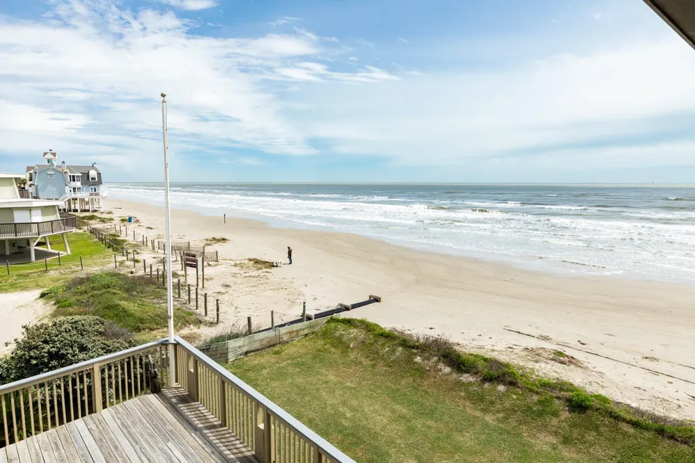 4223 Long Tom Court Galveston, TX 77554