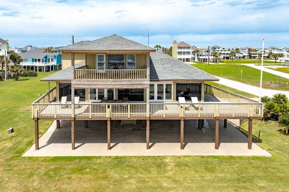 4223 Long Tom Court Galveston, TX 77554