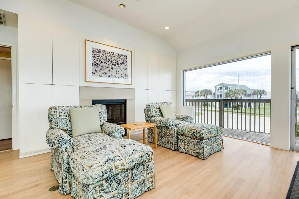 4223 Long Tom Court Galveston, TX 77554