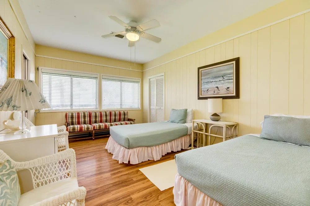 4223 Long Tom Court Galveston, TX 77554