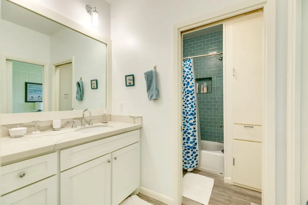 4223 Long Tom Court Galveston, TX 77554