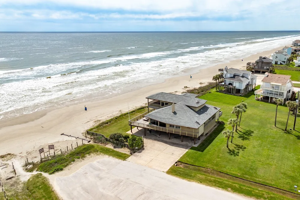 4223 Long Tom Court Galveston, TX 77554