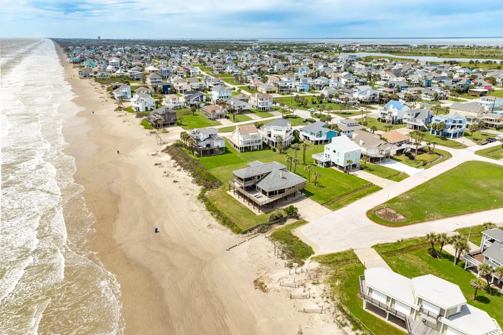 4223 Long Tom Court Galveston, TX 77554