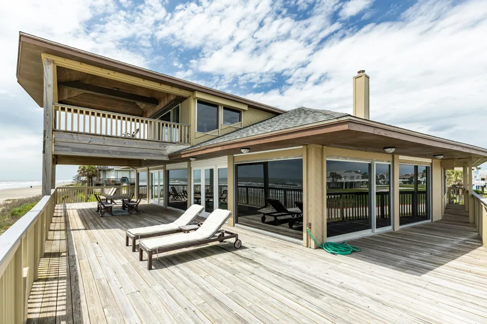 4223 Long Tom Court Galveston, TX 77554