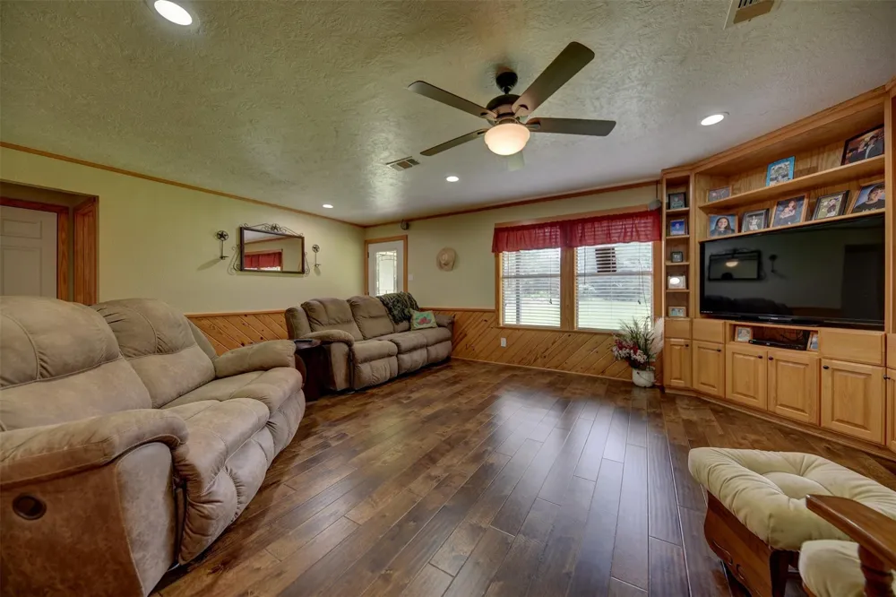 22305 Thistle Lane New Ulm, TX 78950