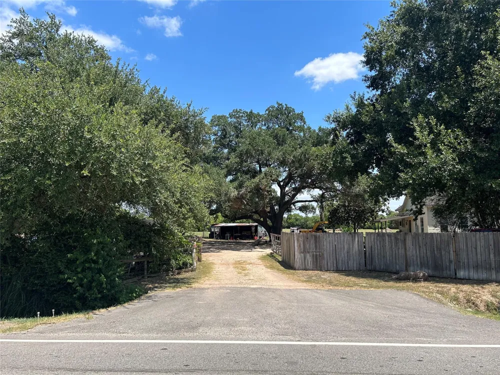 19522 Becker Road Hockley, TX 77447