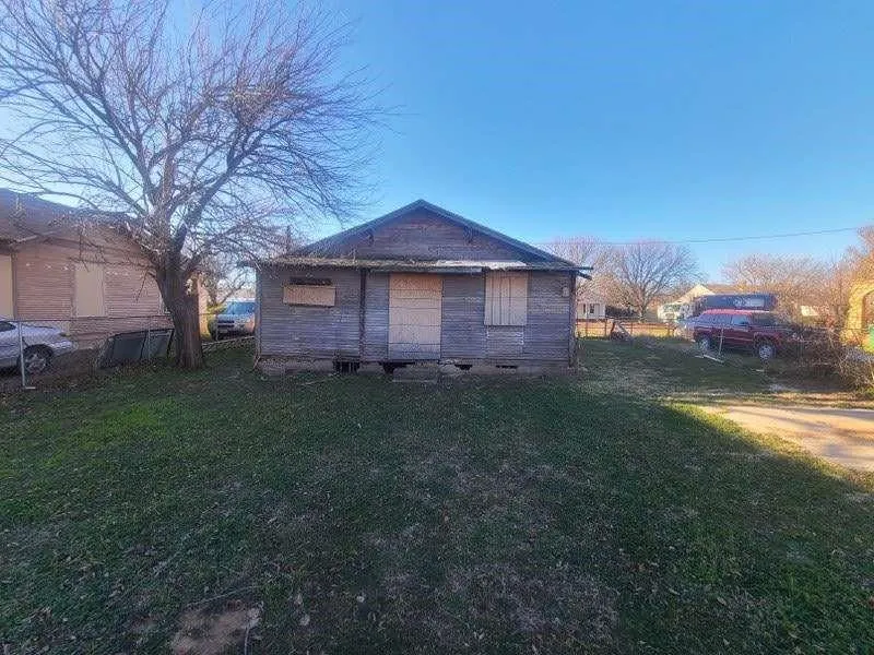 309 E Wharton Avenue Electra, TX 76360