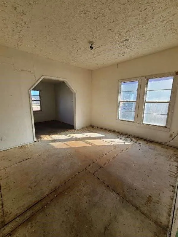 306 E Ida Avenue Electra, TX 76360