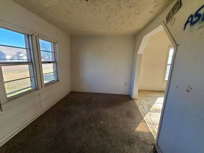 306 E Ida Avenue Electra, TX 76360