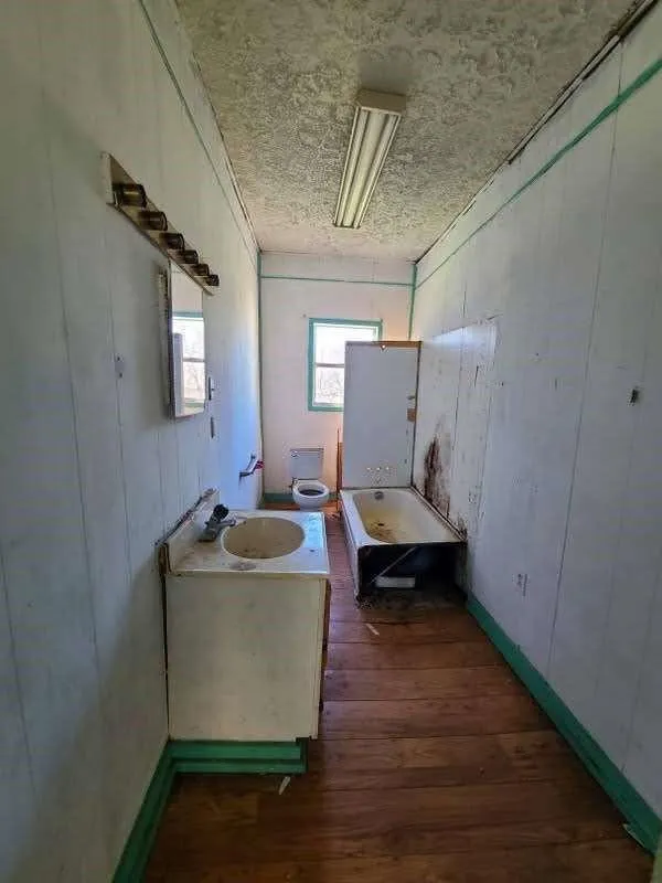 306 E Ida Avenue Electra, TX 76360