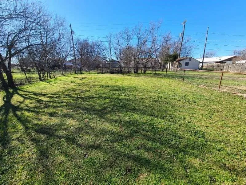 306 E Ida Avenue Electra, TX 76360