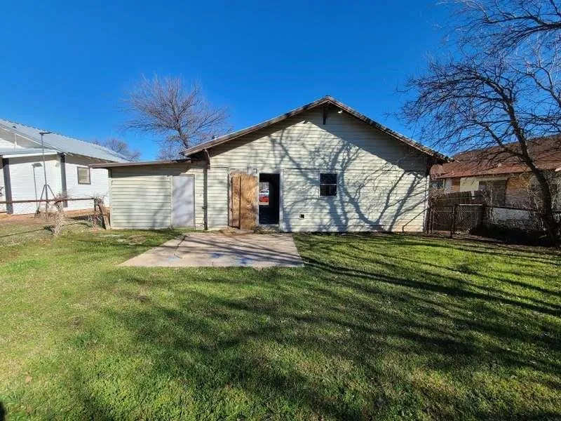 306 E Ida Avenue Electra, TX 76360