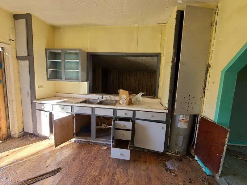 306 E Ida Avenue Electra, TX 76360
