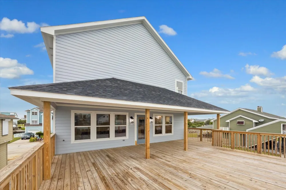 230 Bora Bora Drive Tiki Island, TX 77554
