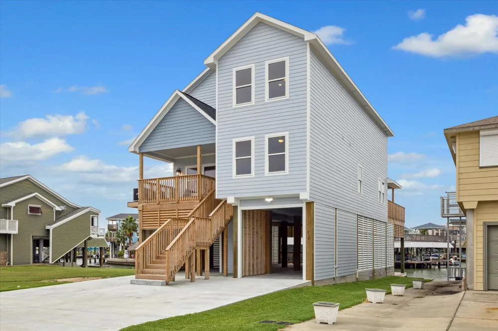 230 Bora Bora Drive Tiki Island, TX 77554