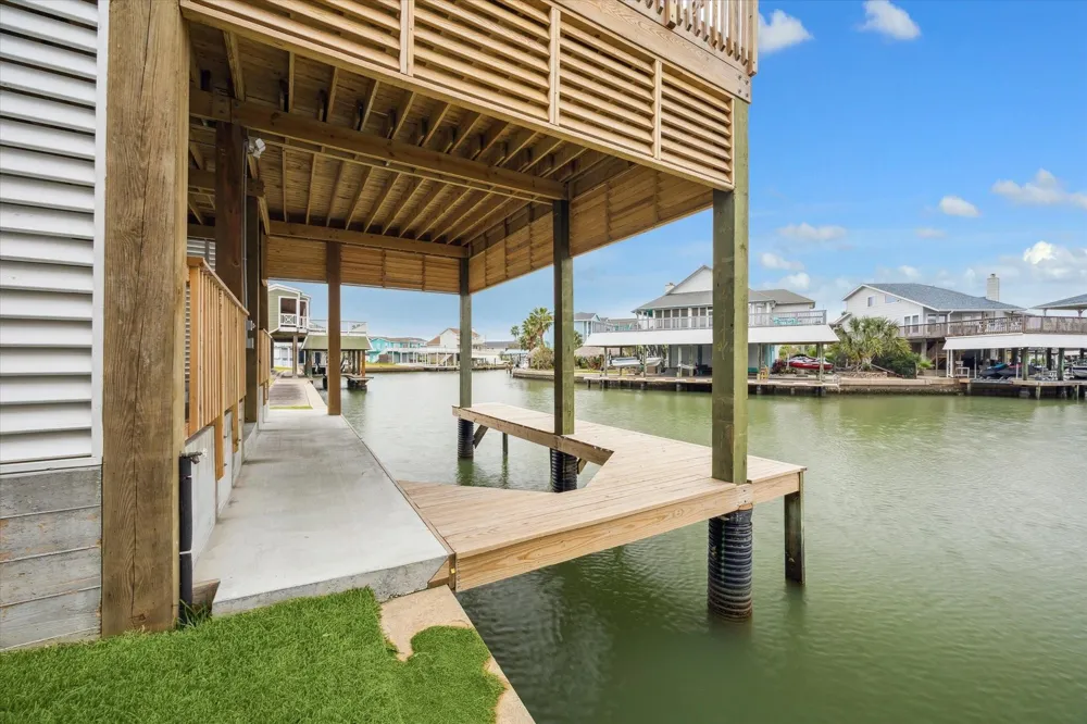 230 Bora Bora Drive Tiki Island, TX 77554